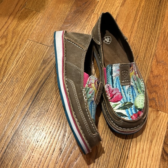 Ariat Floral women slip ons 6.5 FIRM PRICE - Picture 3 of 7